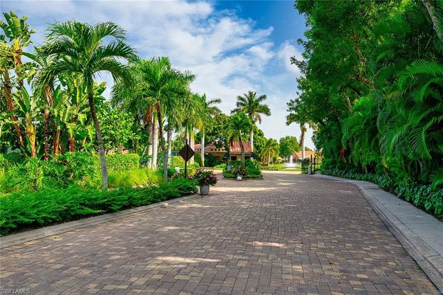 661 Windsurf LN A-202, Naples, FL 34108