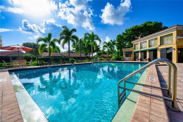 661 Windsurf LN A-202, Naples, FL 34108