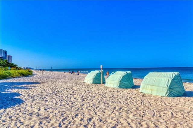 661 Windsurf LN A-202, Naples, FL 34108