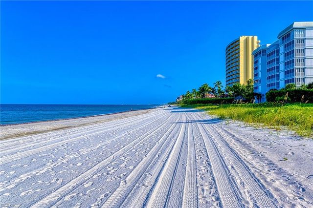 661 Windsurf LN A-202, Naples, FL 34108