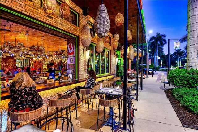 661 Windsurf LN A-202, Naples, FL 34108