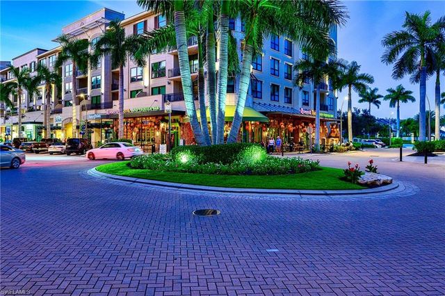 661 Windsurf LN A-202, Naples, FL 34108