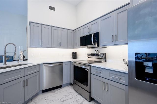 661 Windsurf LN A-202, Naples, FL 34108