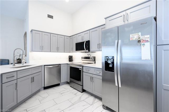 661 Windsurf LN A-202, Naples, FL 34108