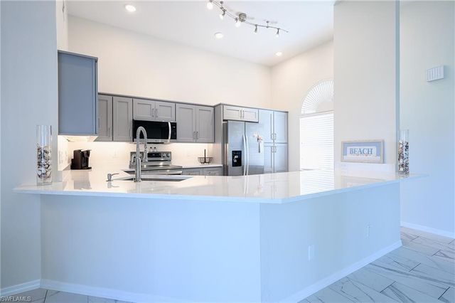 661 Windsurf LN A-202, Naples, FL 34108