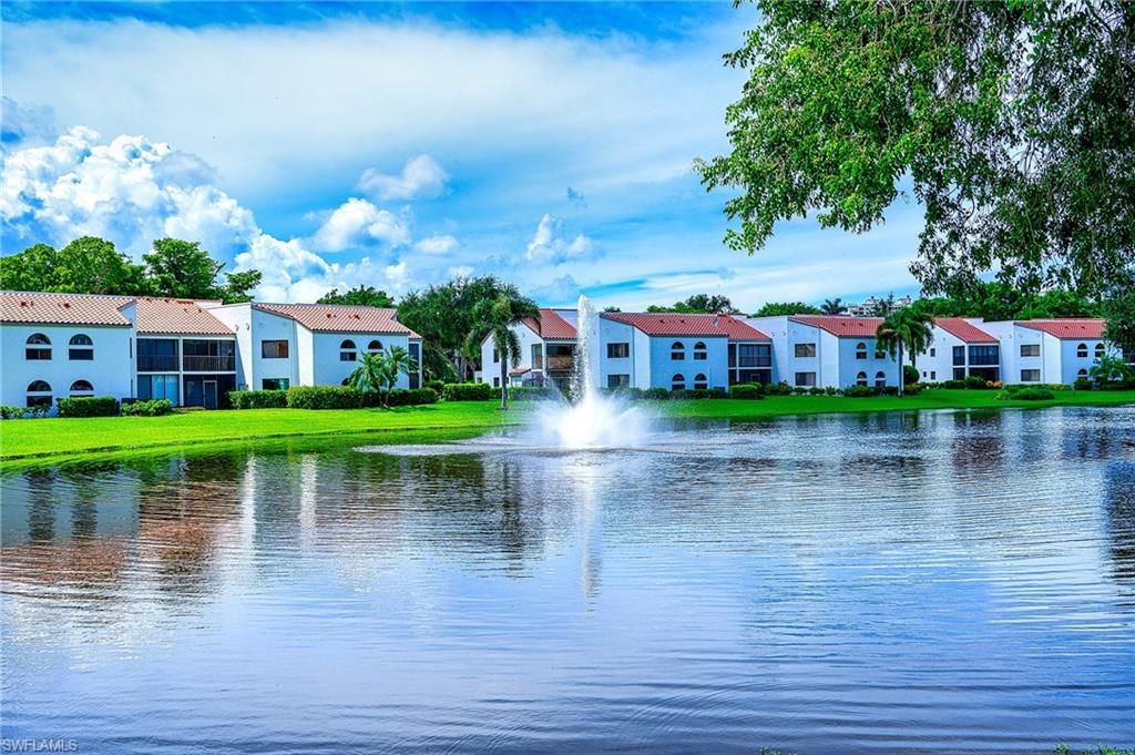 661 Windsurf LN A-202, Naples, FL 34108