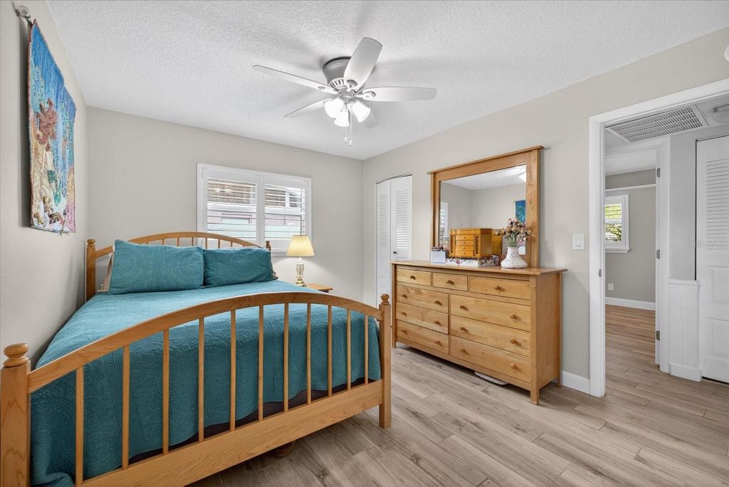 Image 14 of property listing at 1605 AMBERLEA DRIVE N, Dunedin, FL 34698