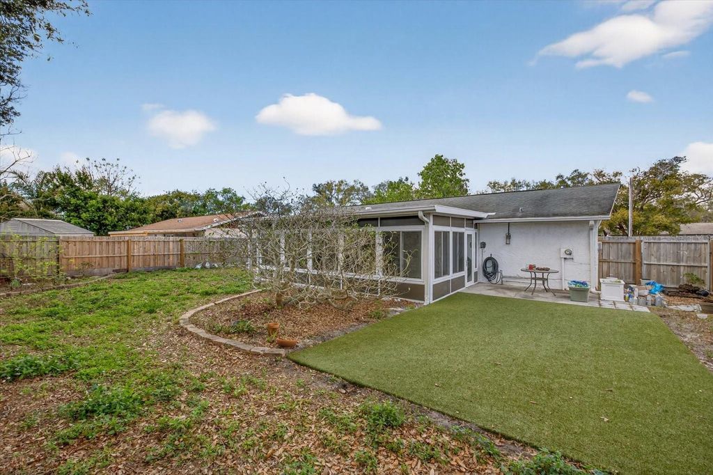 Image 5 of property listing at 1605 AMBERLEA DRIVE N, Dunedin, FL 34698