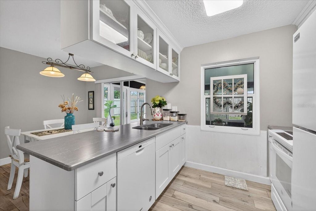 Image 10 of property listing at 1605 AMBERLEA DRIVE N, Dunedin, FL 34698