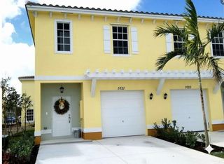 1021 NW 40th Terrace, Lauderhill, FL 33313