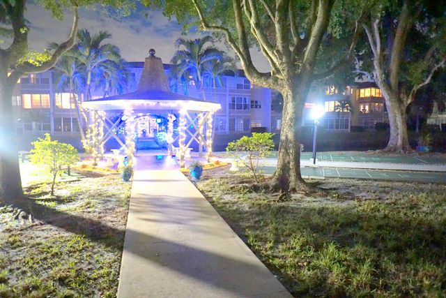 3400 NW 48th Avenue 502, Lauderdale Lakes, FL 33319