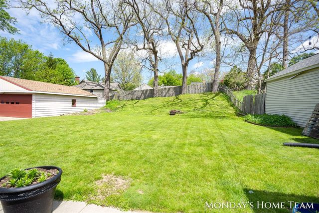 813 Everglade Drive, Grand Rapids, MI 49507
