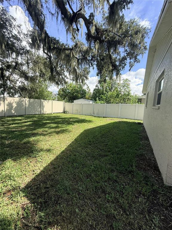 Image 19 of property listing at 1013 6TH STREET E, Bradenton, FL 34208