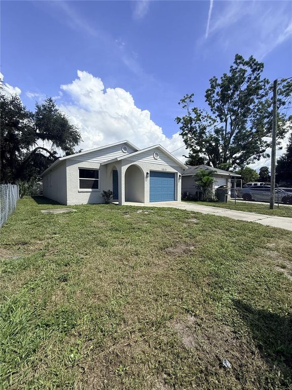 Image 20 of property listing at 1013 6TH STREET E, Bradenton, FL 34208