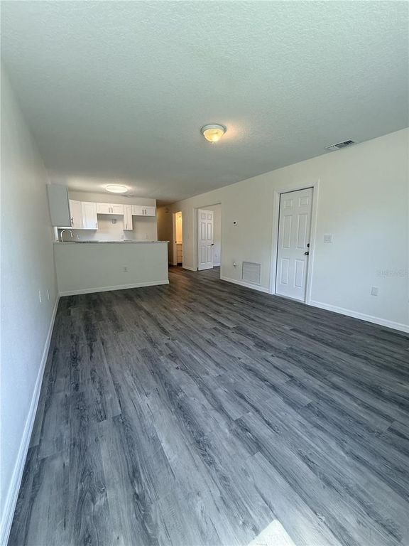 Image 3 of property listing at 1013 6TH STREET E, Bradenton, FL 34208