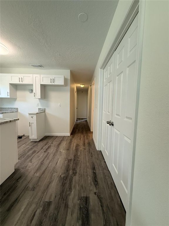 Image 5 of property listing at 1013 6TH STREET E, Bradenton, FL 34208