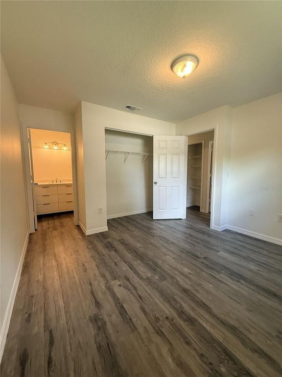 Image 8 of property listing at 1013 6TH STREET E, Bradenton, FL 34208