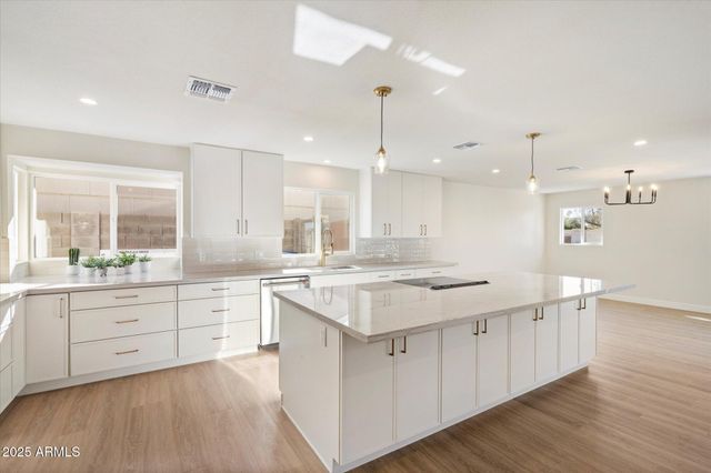 2900 N NEBRASKA Street, Chandler, AZ 85225