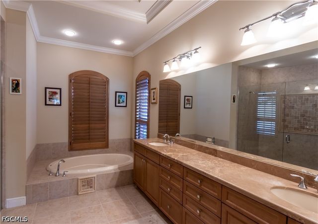 447 Avalon DR, Cape Coral, FL 33904