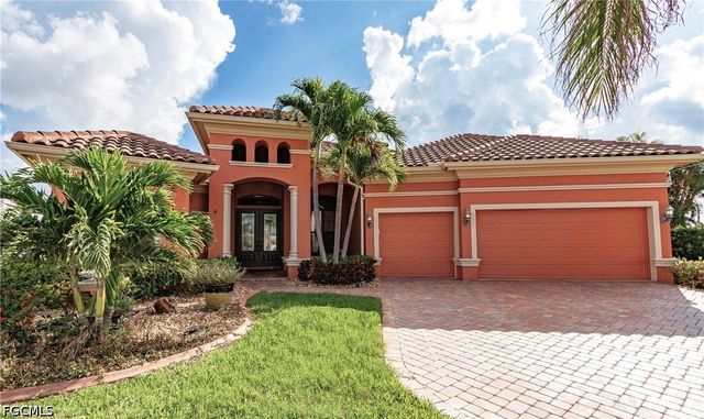 447 Avalon DR, Cape Coral, FL 33904