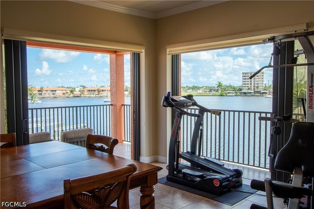447 Avalon DR, Cape Coral, FL 33904