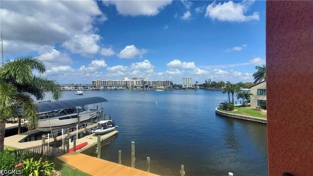 447 Avalon DR, Cape Coral, FL 33904