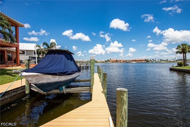 447 Avalon DR, Cape Coral, FL 33904