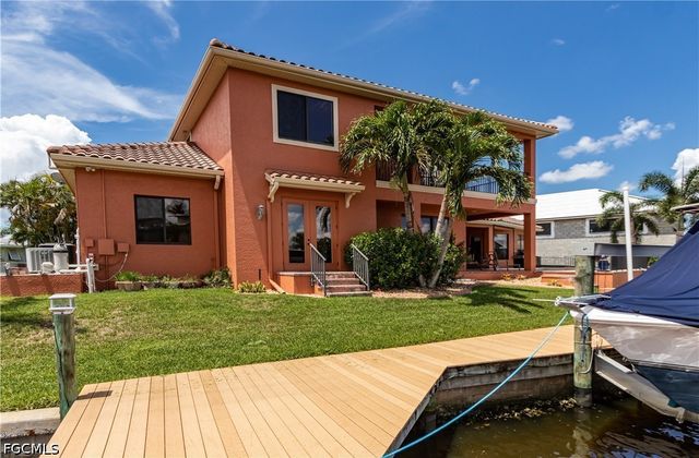 447 Avalon DR, Cape Coral, FL 33904