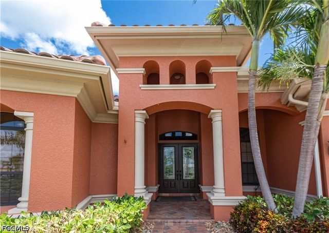 447 Avalon DR, Cape Coral, FL 33904