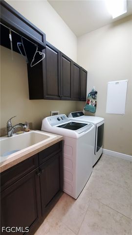 447 Avalon DR, Cape Coral, FL 33904