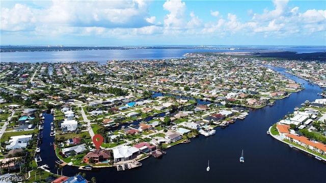 447 Avalon DR, Cape Coral, FL 33904