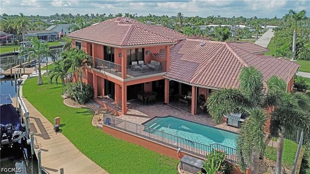 447 Avalon DR, Cape Coral, FL 33904