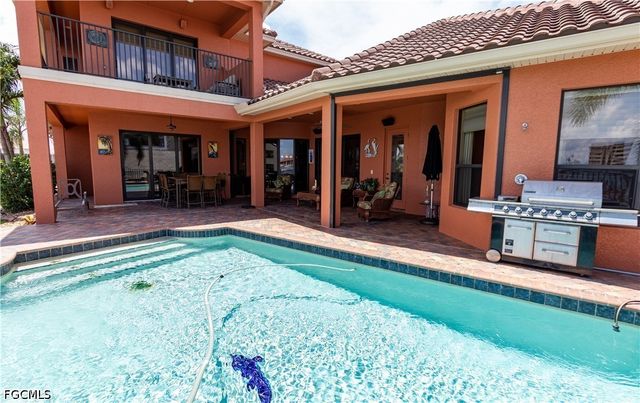 447 Avalon DR, Cape Coral, FL 33904