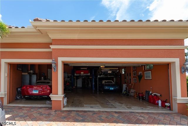 447 Avalon DR, Cape Coral, FL 33904