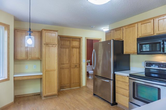 7657 Primrose Place, Chanhassen, MN 55317