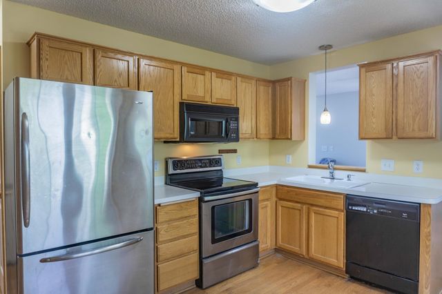 7657 Primrose Place, Chanhassen, MN 55317