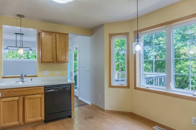 7657 Primrose Place, Chanhassen, MN 55317