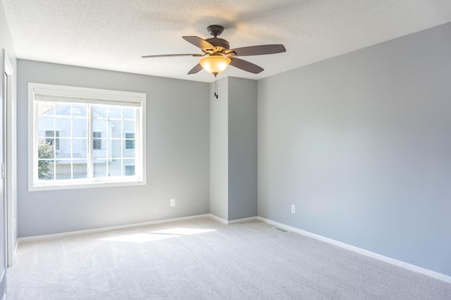 7657 Primrose Place, Chanhassen, MN 55317