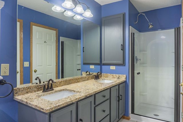 7657 Primrose Place, Chanhassen, MN 55317