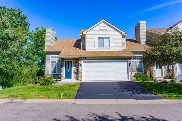 7657 Primrose Place, Chanhassen, MN 55317