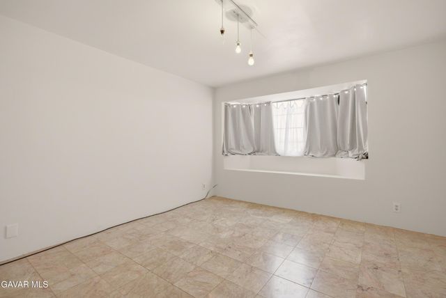 3160 E Avenue R8, Palmdale, CA 93550