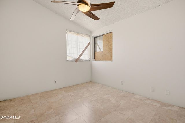 3160 E Avenue R8, Palmdale, CA 93550
