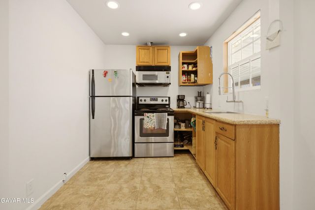 3160 E Avenue R8, Palmdale, CA 93550