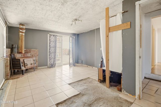 3160 E Avenue R8, Palmdale, CA 93550