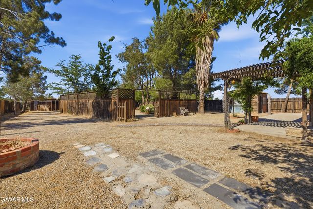 3160 E Avenue R8, Palmdale, CA 93550