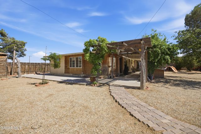 3160 E Avenue R8, Palmdale, CA 93550