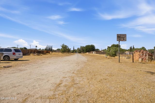 3160 E Avenue R8, Palmdale, CA 93550
