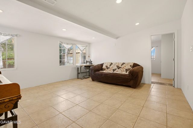 3160 E Avenue R8, Palmdale, CA 93550
