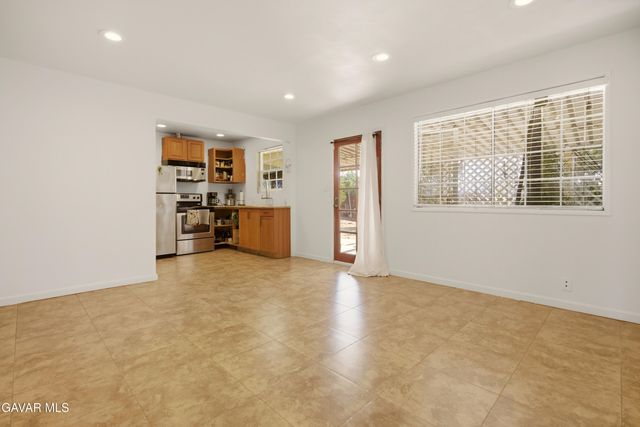 3160 E Avenue R8, Palmdale, CA 93550