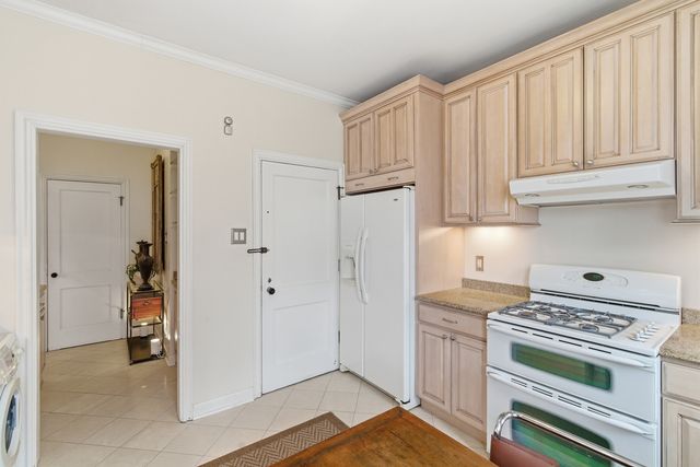 2912 N Commonwealth Avenue 8D, Chicago, IL 60657